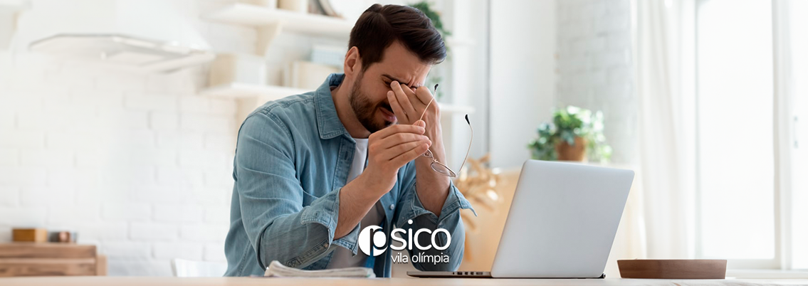 Metas exageradas podem gerar ansiedade e frustração. Aprenda a definir objetivos realistas e cuidar da saúde mental com a Psico Vila Olímpia.